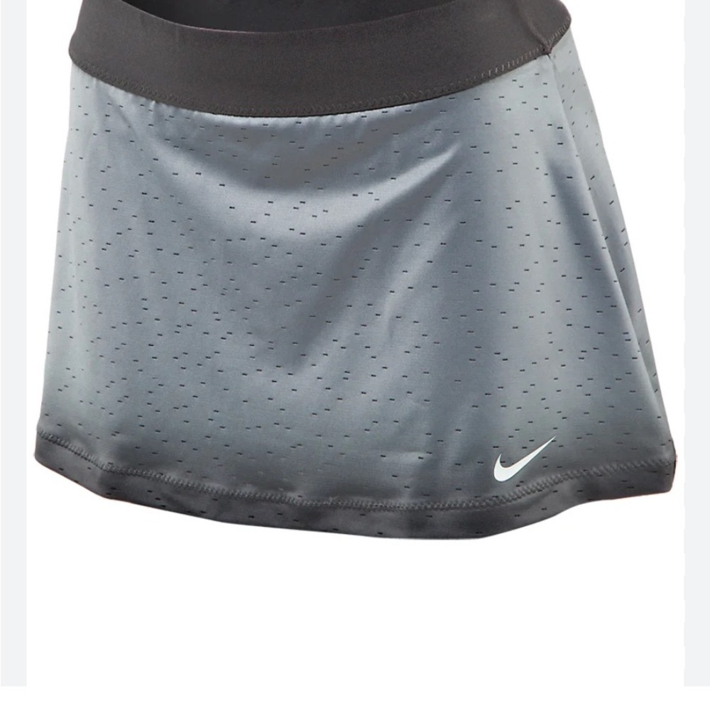 Nike Women's Gray Ombré Mini Tennis Skort. Lined, 2” Elastic Waist.
